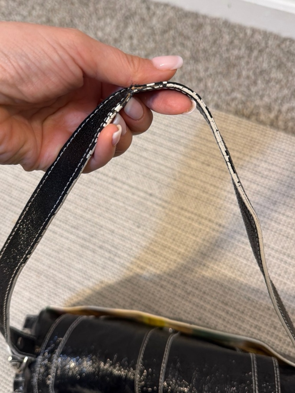 Black Shoulder Bag with Contrasting Stitching - Picture 9 of 11